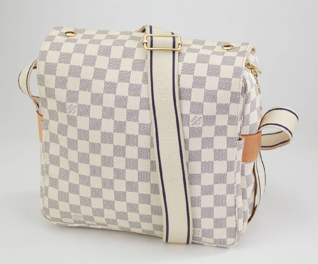 LOUIS VUITTON Herrenumhängetasche Naviglio Azur, Interieur in hellem Canvas ausgekleidet, 1 Seitenfach innen und 2 Seitenfächer außen, Tragegurt ...