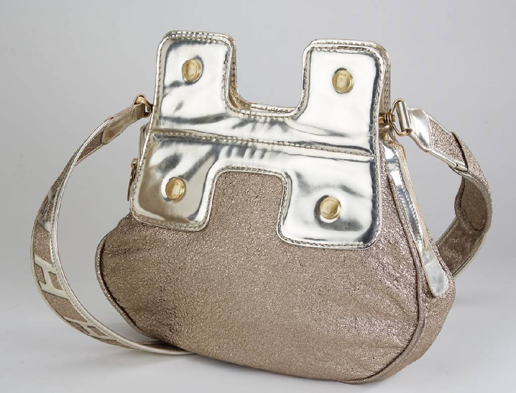 HOGAN-Schultertasche sogn. Guitarbag, goldfarb. strukturiertes Textil mit Lederbesätzen, langer Umhängeriemen, großes Innenfach mit seitl. ...