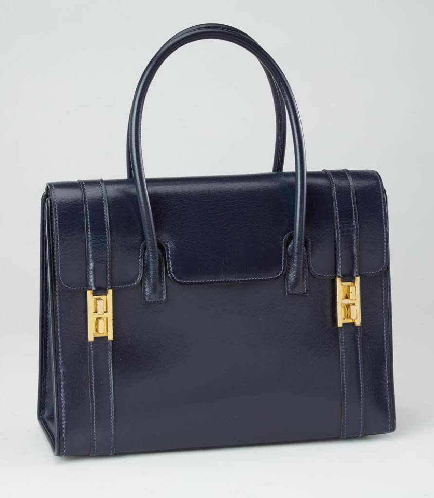 Dunkelblaue HERMES DRAG BAG, 1970er Jahre, dunkelblaues Leder, Monturen Metall vergoldet, 2 Tragegriffe, ca. 21 x 26 cm, gute Erhaltung, Design ...