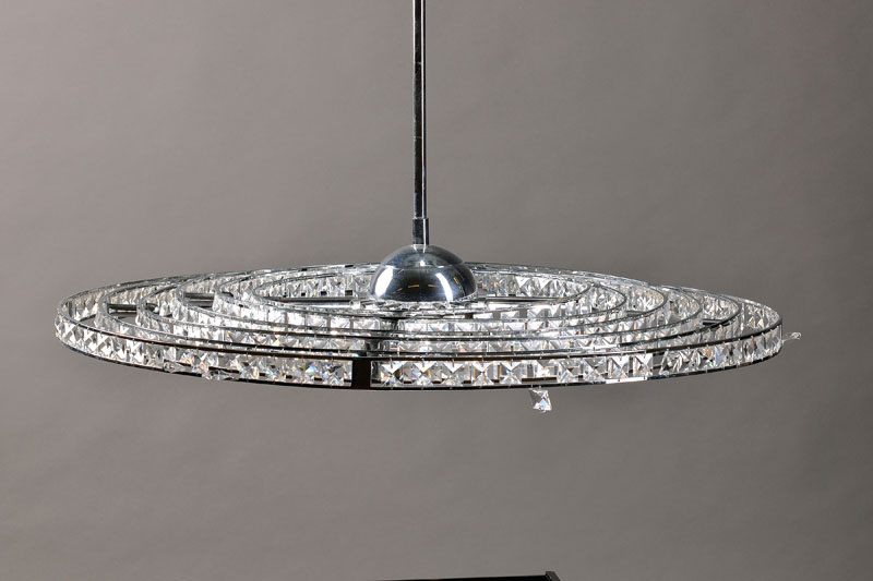 Designer-Deckenlampe, Italien, Firma Micron, Stahlrohrgestell, 6 ineinander bewegliche Ringe mit Kristallen verziert, bietet Platz für 15 ...