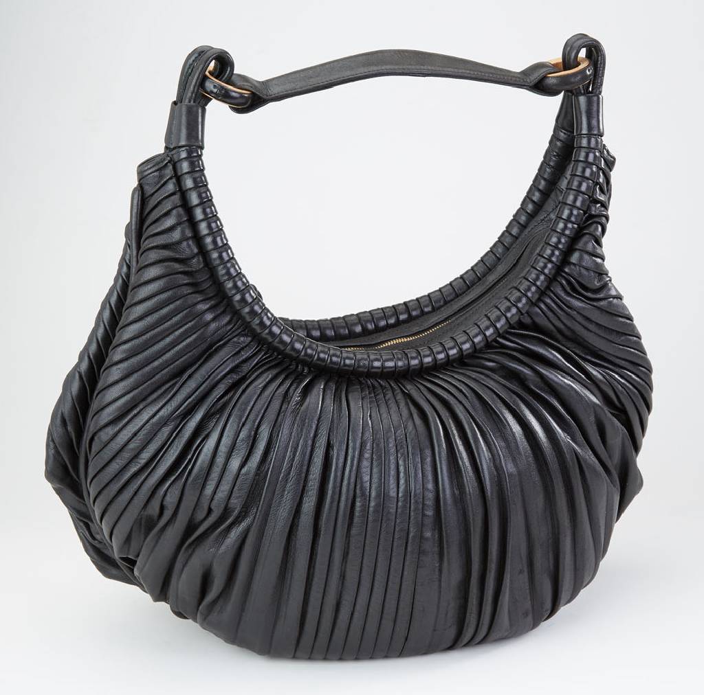 LOEWE Handtasche, Modell Defi Negro, schwarz gerafftes Leder, breiter kurzer Umhängeriemen, Reißverschluss, guter Erhaltungszustand, Innenfutter ...