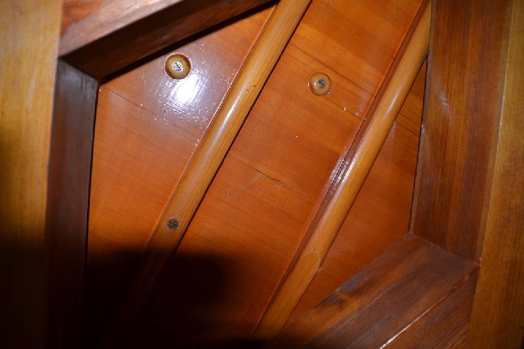 Detail d: Flügel, C.Bechstein, um 1900-1920, Holz schwarz gelackt, konische Beine auf Rollen, Nr. 234850, wenige Tasten defekt, partielle Überholung empf., ...