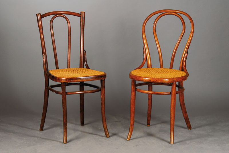 5 Thonet-Stühle, 3x Nr. 540 u. 2x Nr. 18, Thonet Mundus, 1.H.20.Jh., Buche gebogt, orig. wiener Geflecht, alle Stühle mit seitl. Verstärkungen, ...