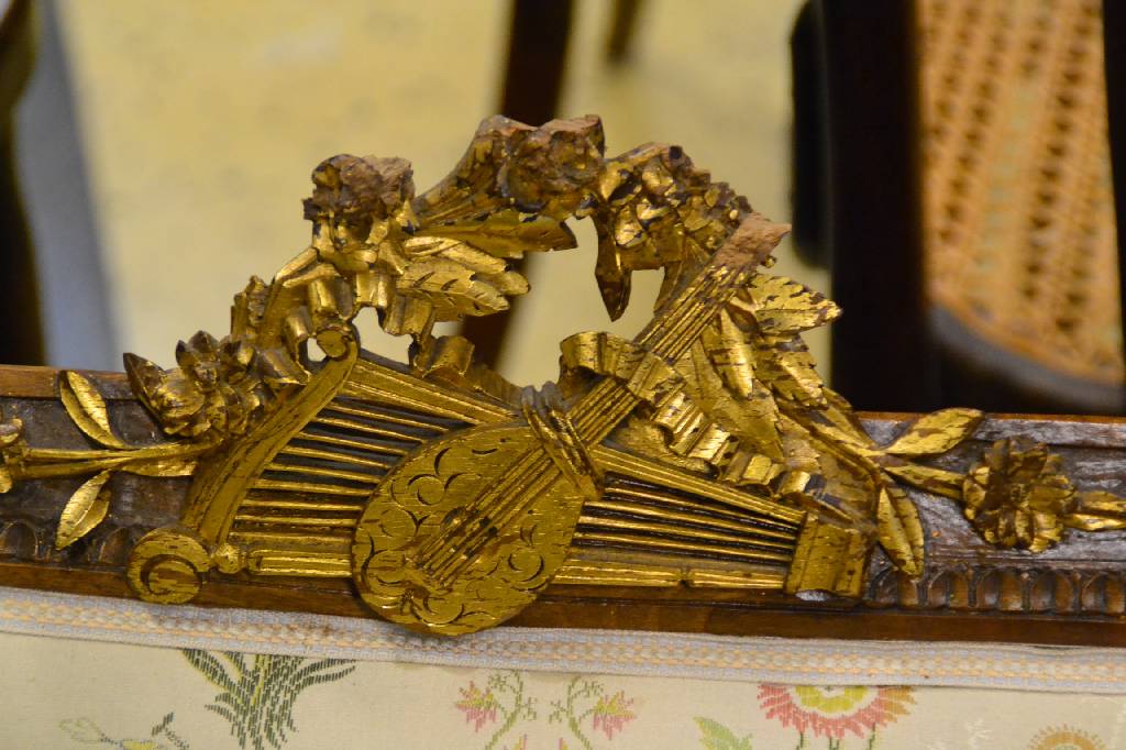 Detail b: DOPPELT 05-4025, ist zurückgeliefert, tho Edle Salongruppe, Frankreich um 1880, bestehend aus einem Canapé, 2 Bergèren, 2 Stühlen und einem ...