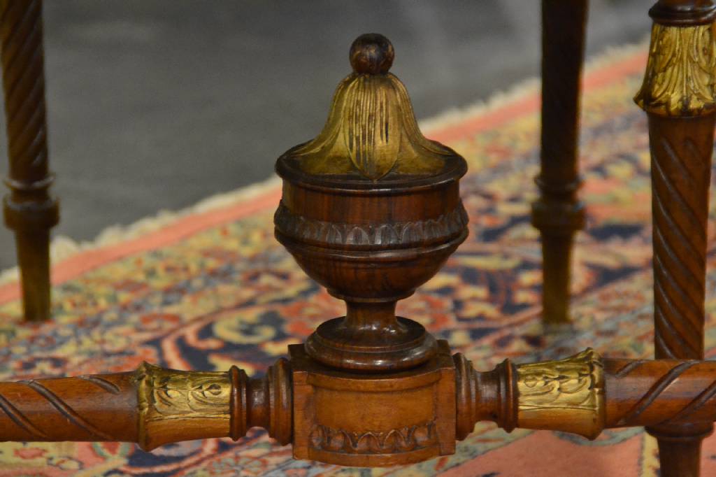 Detail g: DOPPELT 05-4025, ist zurückgeliefert, tho Edle Salongruppe, Frankreich um 1880, bestehend aus einem Canapé, 2 Bergèren, 2 Stühlen und einem ...