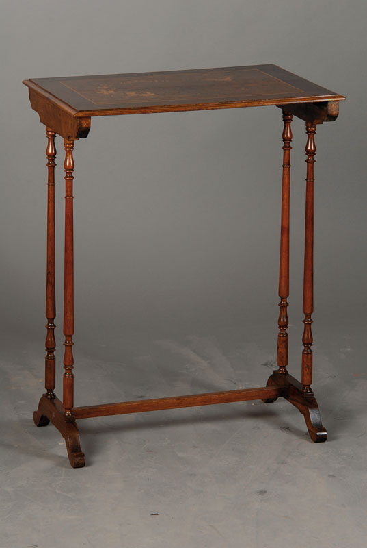 Beistelltisch, um 1880, Parkettmarketerie mit feinen Intarsien in Ahorn, Eiche u. Nussbaum, wohl Teil eines "Nest-of-Tables"/Satzes, guter ...