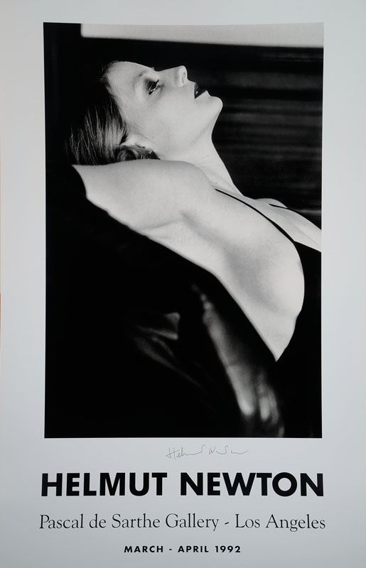 Helmut Newton, 1920 Berlin - 2004 Los Angeles, Plakat, Offset, Pascal de Sarthe Gallery, handsigniert, Blattgr. ca. 96,5x58,5 cm, min. Knick