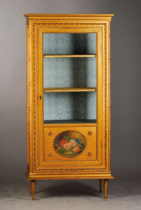 Vitrine, wohl Frankreich um 1880/90, im klassizistischem Stil, vielfach unterschiedlichst gefriest, u.a. auch in doppelter Perlleiste, 3-seitig ...