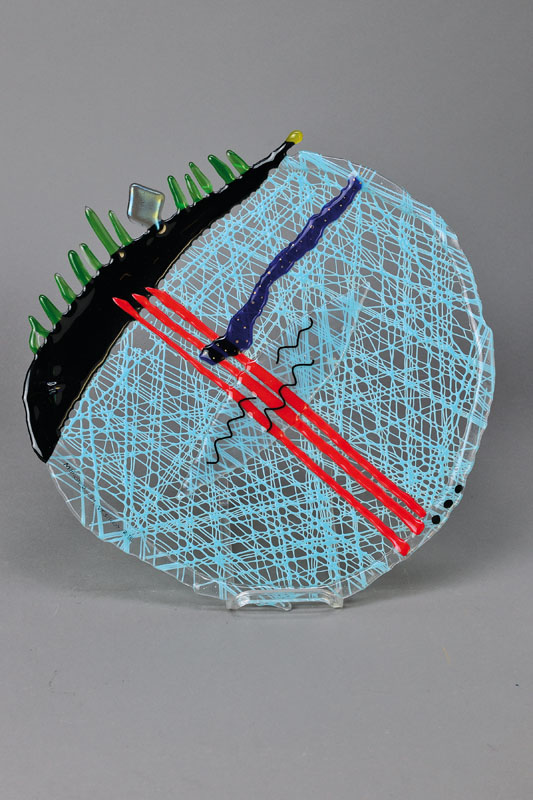 Magdalena Maihöfer, Glaskünstlerin aus Herxheim, Nestroy, Glasobjekt aus bunten Glasfäden, signiert und betitelt, D. ca. 39cm