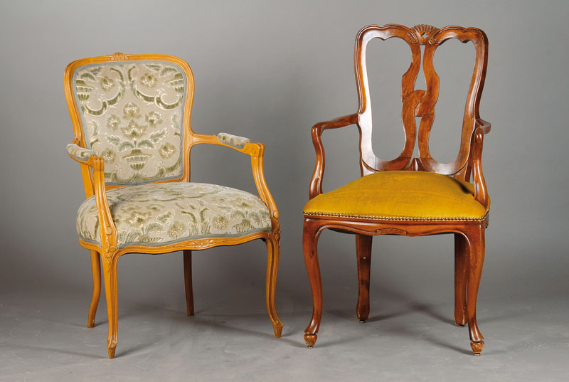 Lot auf 4 Stuhlsessel, 1950-1970, 2x Nussbaum massiv, 2x Buche massiv, H. ca. 89 - 95 cm, Sh. ca. 44 - 50 cm