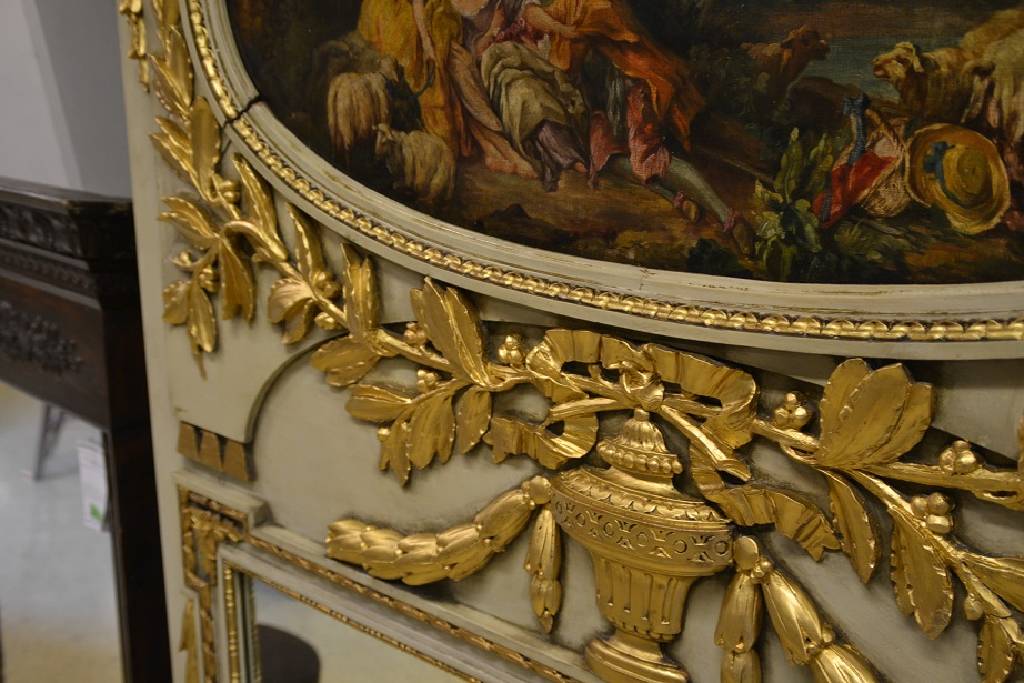 Detail d: Trumeau, Frankreich, um 1850/60, Holz, mit aufgelegten Schnitzereien, im oberen Drittel eingesetztes Ölgemälde, klassizistischer Stil, guter ...