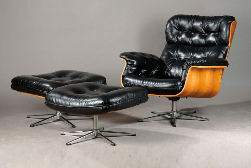 Lounge-Sessel, 60er Jahre, Buchenholz, Auflagen Kunsstofffüllung mit Lederbezügen, diese genoppt, dazu zwei Hocker dazu passend, alte Restauration, ...
