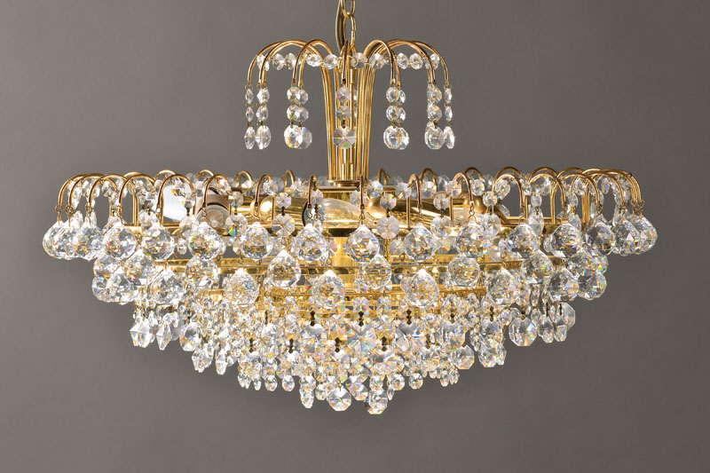 Deckenlüster, sog. Kaiserlampe, um 1965, 7- stufig mit reichem facettierten Kristallglasbehang, 8 Brennstellen, Elektrifizierung nicht geprüft, H. ...