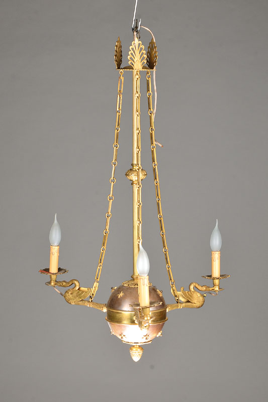 Deckenlampe, Frankreich, 1.H.20.Jh., Empire-Stil, Messing, 3 Brennstellen als Schwäne ausgearbeitet, stiltypische Empire-Elemente wie Palmetten u. ...
