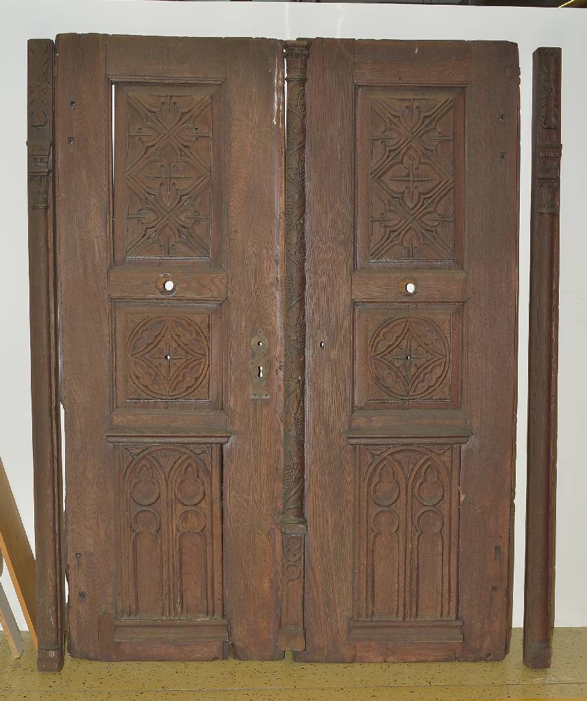 Doppelflügeltür, südeutsch, Eiche, um 1780/90 , aufgesetzte. geschnitze Leisten bzw. Inlets reich geschnitzt, abstraktural, Schlagleiste mit ...