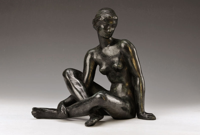 Fritz Klimsch, 1870 Frankfurt am Main-1960 Freiburg, Mädchen mit Turban (Am Strand), Bronze mit einer schwarz-grünen Patina, monogrammiert FK, ...
