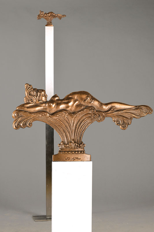 Ernst Fuchs, geb. 1930 Wien, Bronze, liegende Versuchung, signiert und nummeriert 30/1000, Giessereistempel Strassacker, hoher Sockel, Gesamt H. ca. ...