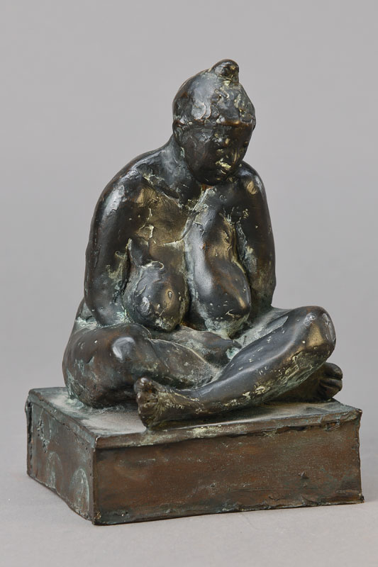 Monogrammist ES, Bronzefigur, sitzender Akt, monogrammiert und nummeriert 7/30, datiert wohl 85, H. ca. 19 cm