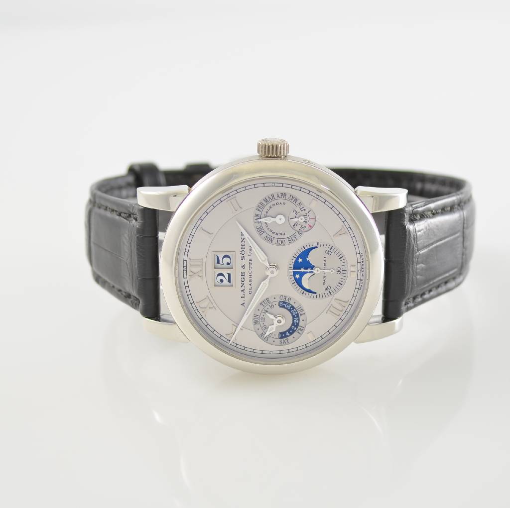 A. LANGE & SÖHNE Sax-O-Mat astronomische Herrenarmbanduhr in Platin mit ewigem Kalender, Automatik, Ref. 310.025E/LS3102AP, inkl. orig. Lederband m. ...