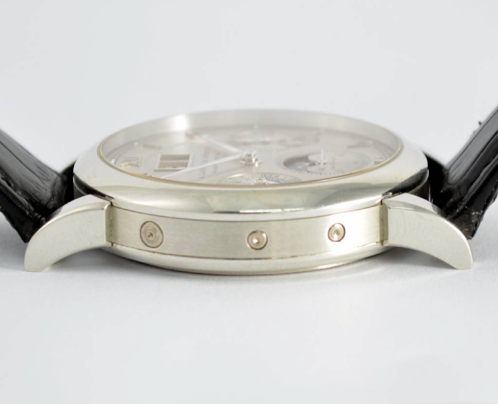 Detail d: A. LANGE & SÖHNE Sax-O-Mat astronomische Herrenarmbanduhr in Platin mit ewigem Kalender, Automatik, Ref. 310.025E/LS3102AP, inkl. orig. Lederband m. ...
