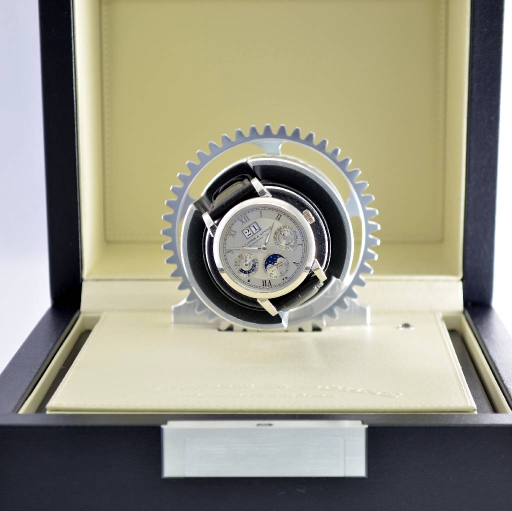 Detail h: A. LANGE & SÖHNE Sax-O-Mat astronomische Herrenarmbanduhr in Platin mit ewigem Kalender, Automatik, Ref. 310.025E/LS3102AP, inkl. orig. Lederband m. ...