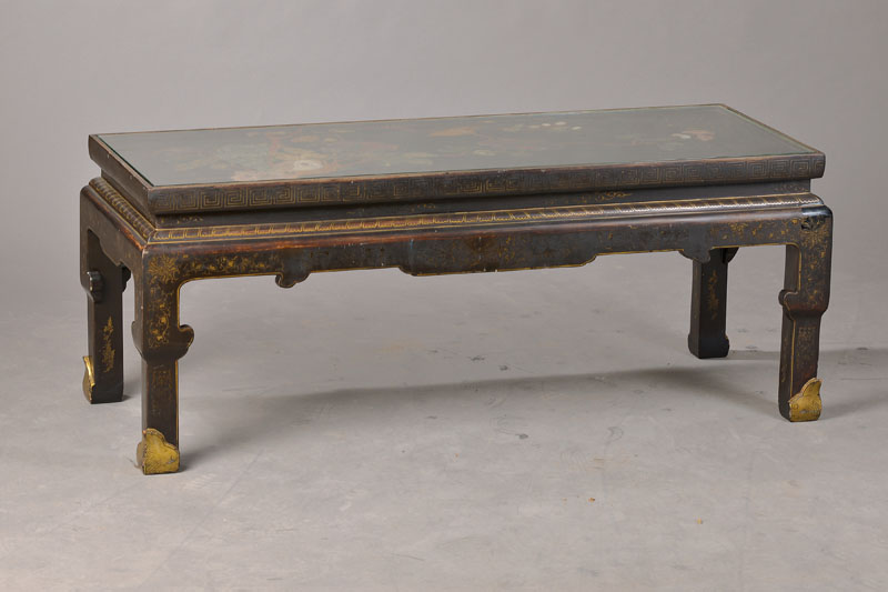 Tischchen, China, 20.Jh., Holz schwarz gelackt mit goldfarbenen Malereien, asiatische Szenerie in Speckstein unter Glasplatte, ca. 47x113x45 cm, ...