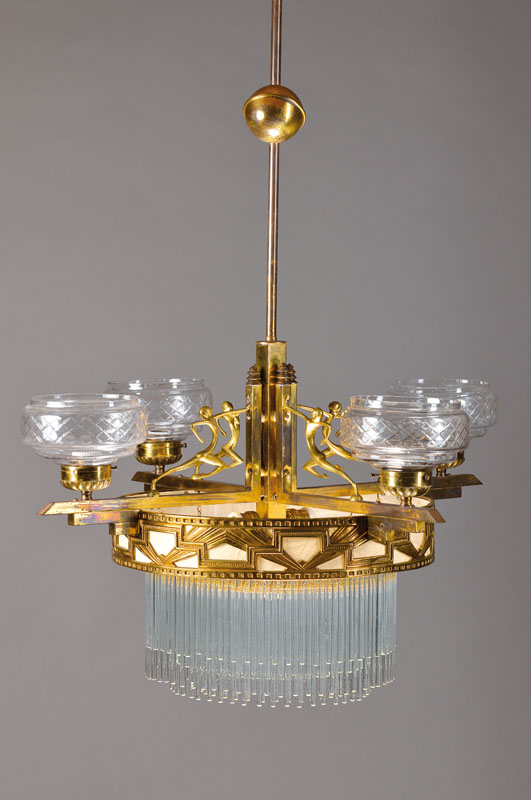 Deckenleuchter, Art Deco, Frankreich, um 1915 , an langem Rundstab getragene schwere Messingmonturen mit stil. Ornamentik, 4 Skulpturen eines ...