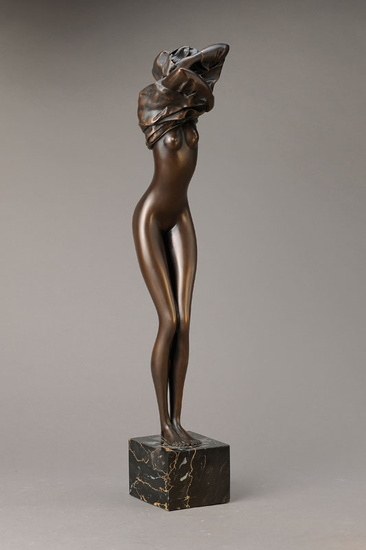 Bruno Bruni, geb. 1935 Gandara, Bronzeskulptur Venere assoluta, signiert und nummeriert 878/1000, H. ca. 62.5 cm, l. Gebr.spuren