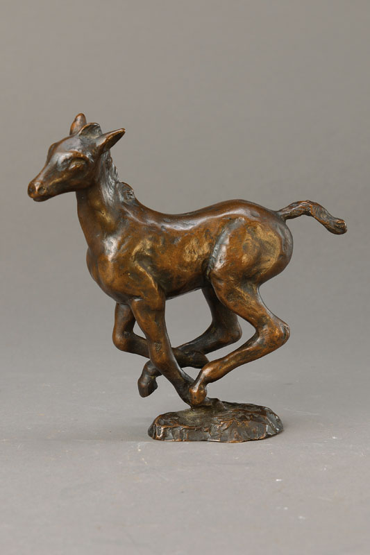 Vera Lwowski, geb. 1923, galoppierendes Fohlen, signiert, datiert 1964, Gießerstempel Schitzler, H. ca. 18.5cm