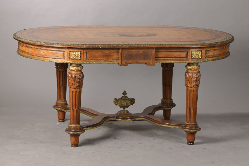 Niederer Tisch, wohl Frankreich um 1900, nach Vorbild von 1770/80, Nussbaum, Ahorn, Vogelaugenahorn u. Zitronenholz furniert in diverse Muster u.a. ...