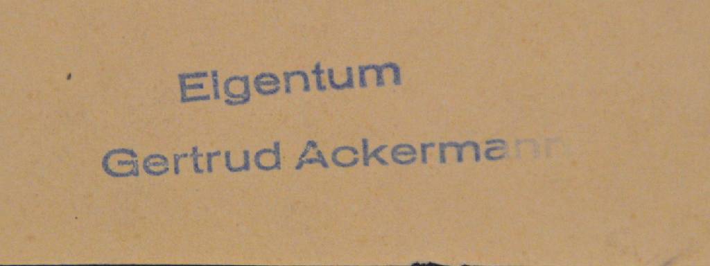 Detail c: Max Ackermann, 1887-1975, Kohlezeichnung auf Velin, Männlicher Akt horchend, an den Ecken fest montiert auf Velin, Unikat, 1917 gezeichnet, verso ...