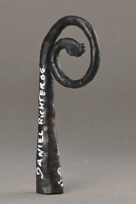 Jonathan Meese und Daniel Richter, Bronze mit dunkler Patina, Replik der Stader Bischofskrümme (aus: Die Peitsche der Erinnerung), handsigniert und ...