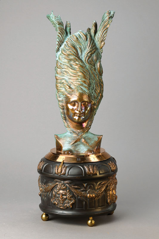 Detail a: Ernst Fuchs, geb. 1930 Wien, sog. "Januskopf-Uhr", Bronzeskulptur, um 1982, auf sechseckiger Säule in schwarz-grünem Serpentin, schwerer, ...