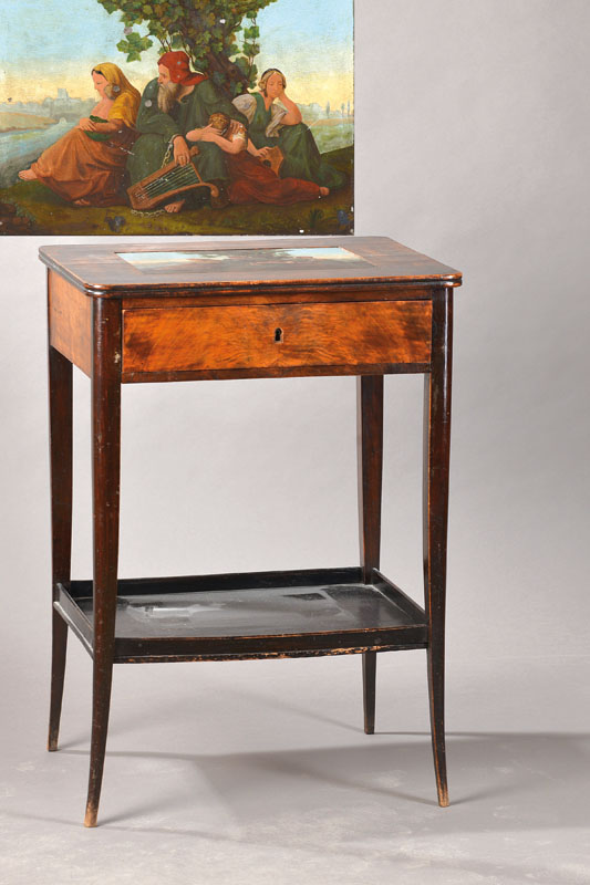 Arbeitstischchen, süddeutsch um 1820, Wurzelnussfurnier, 1-schübig mit Einteilung, untere Ablegefläche, Platte mit späterer Malerei lt. ...