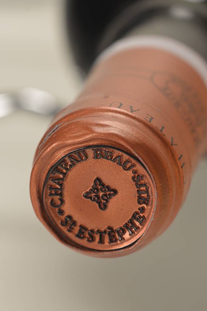 Detail a: 12 Flaschen 1990 Chateau Beau-Site, Saint - Estephe, Cru Bourgeois, je ca. 75 cl, top shoulder u. besser, Etiketten in sehr gutem Zustand, Kapseln ...