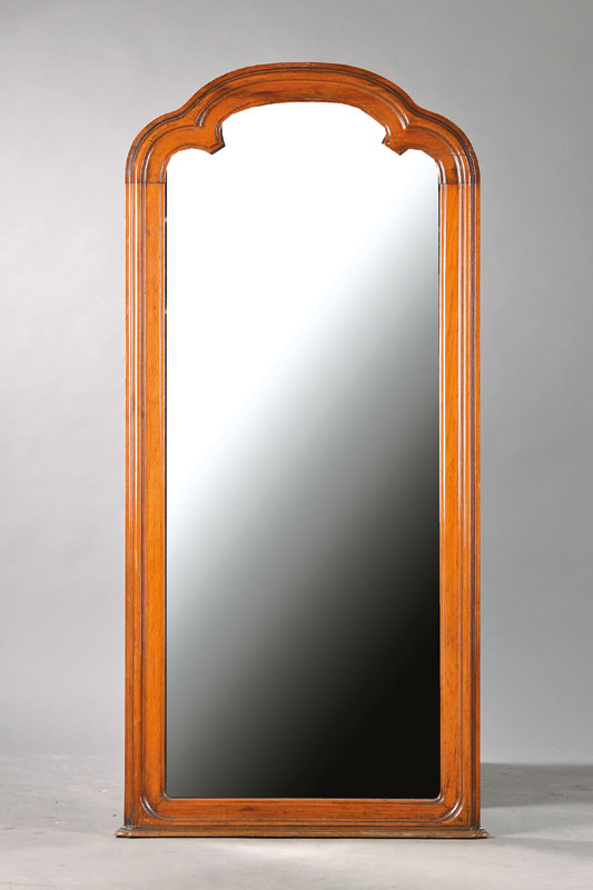 Spiegel, deutsch, um 1850/60, Nussbaum auf Mahagoni gebeizt, Kopf 3-fach geschwungen, Glaseinsatz, ehemals mit Bekrönung, ca. 145x65.5cm