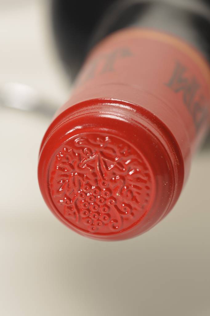 Detail a: 12 Flaschen 1995 Chateau Guimbertau, Lalande-De-Pomerol, je ca. 75 cl, into neck, unverkostet, in Originalholzkiste