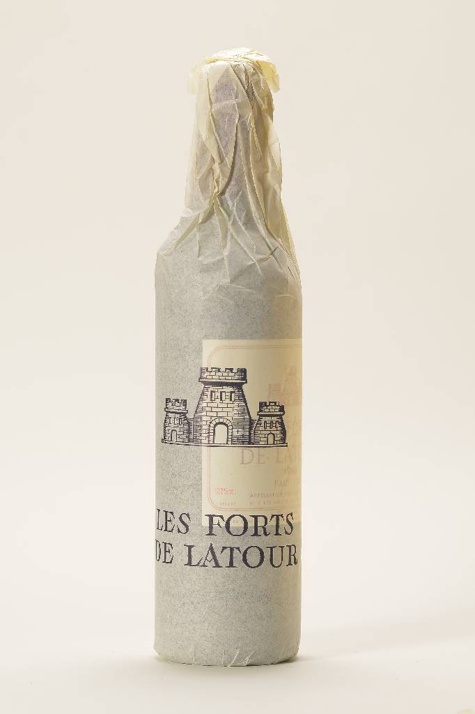 12 Flaschen 1993 Les Forts de Latour, Pauillac, je ca. 75 cl, into neck, alle in Originalpapier eingewickelt, in Originalholzkiste , sehr guter ...