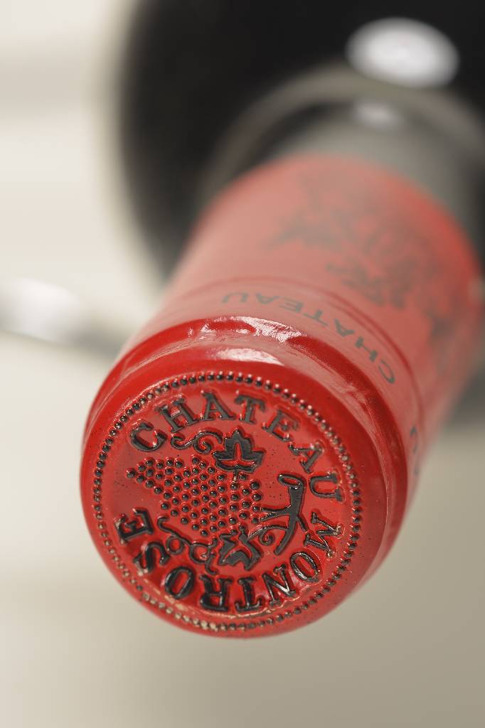 Detail a: 12 Flaschen 1991 Chateau Montrose, Saint -Estephe, J-L. Charmolüe, je ca. 75 cl, into neck u. besser, in Originalholzkiste, unverkostet