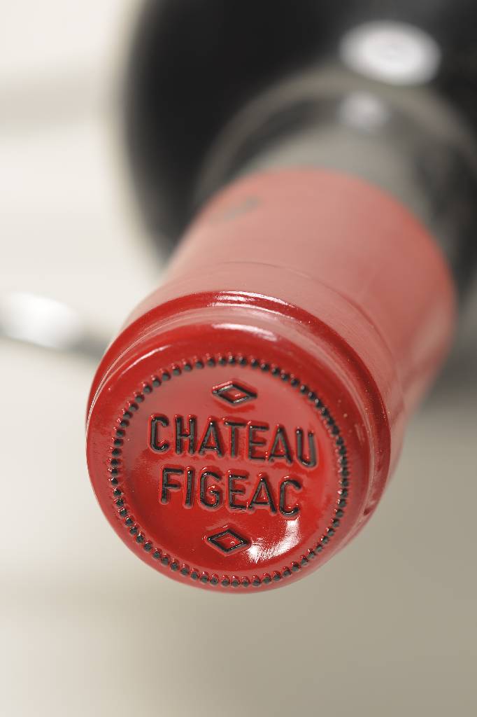 Detail a: 12 Flaschen 1993 Chateau Figeac, St. Emilion, Premier Grand Cru Classe, je ca. 75 cl, unverkostet, in Originalholzkiste, sehr guter ...