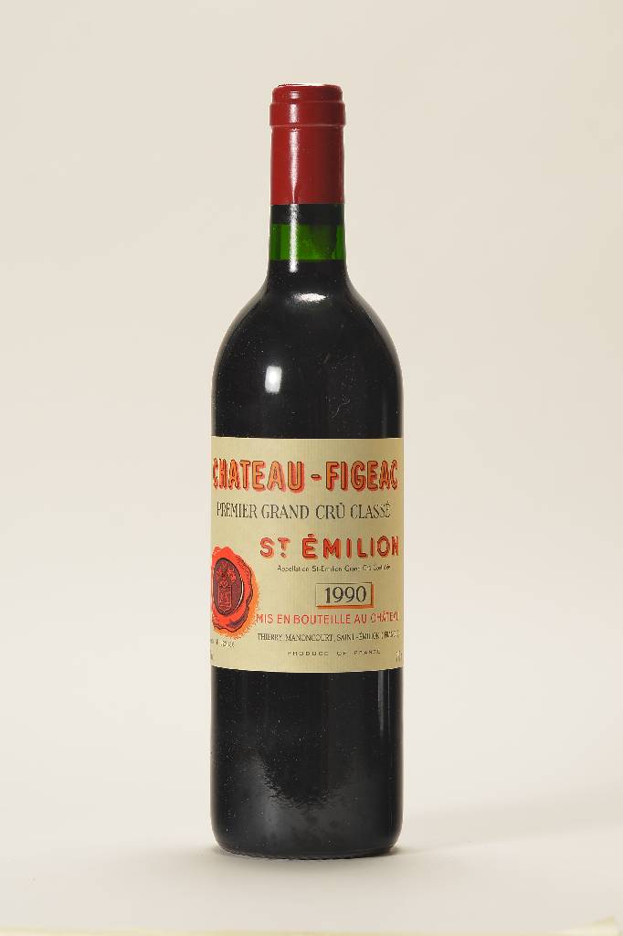 12 Flaschen 1990 Chateau Figeac, St. Emilion, je ca. 75 cl, into neck u. besser, in Originalholzkiste, sehr guter Erhaltungszustand, unverkostet. 94 ...