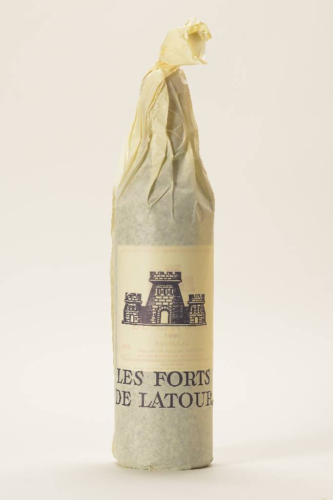 12 Flaschen 1992 Les Forts de Latour, Pauillac, into neck, je ca. 75 cl, alle in Originalpapier eingewickelt, sehr guter Erhaltungszustand, in ...