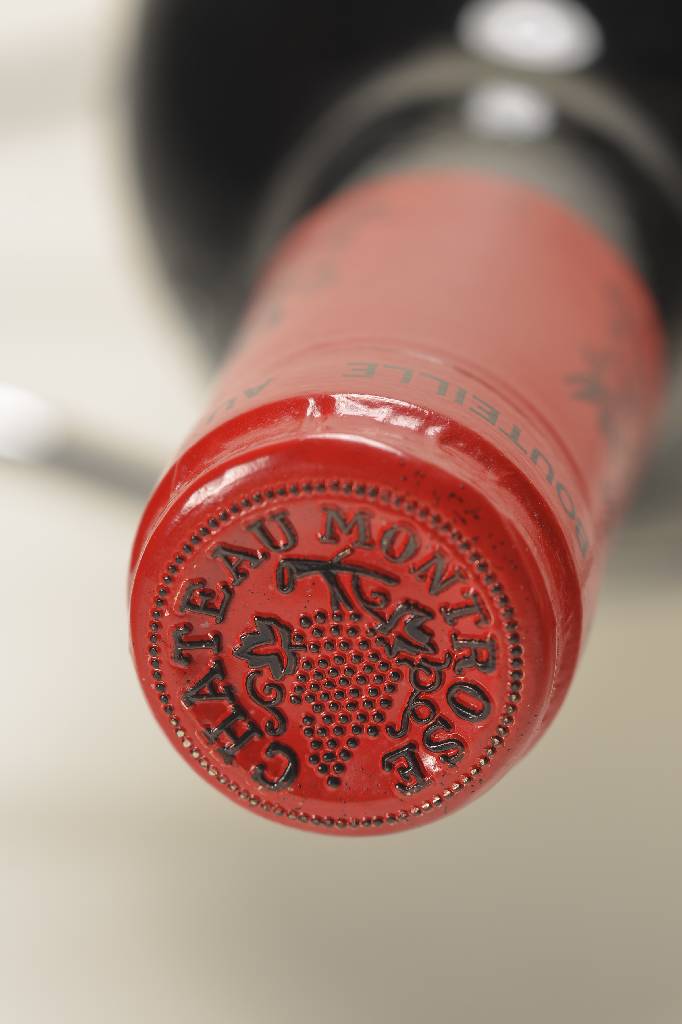 Detail a: 12 Flaschen 1991 Chateau Montrose, Saint- Estephe, J.-L. Charmolüe, je ca. 75 cl, into neck, in Originalholzkiste, sehr guter Erhaltungszustand, ...