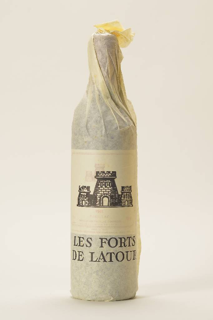 12 Flaschen 1991 Les Forts de Latours, Pauillac, je ca. 75 cl, into neck, alle in Originalpapier eingewickelt, in Originalholzkiste, sehr guter ...