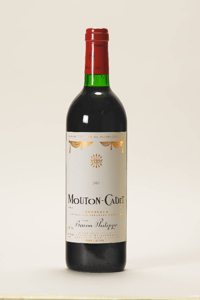 6 Flaschen 1989 Mouton Cadet, Appellation Baron Philippe de Rothschild, Pauillac, je ca.75 cl, top shoulder, sehr guter Erhaltungszustand, in ...