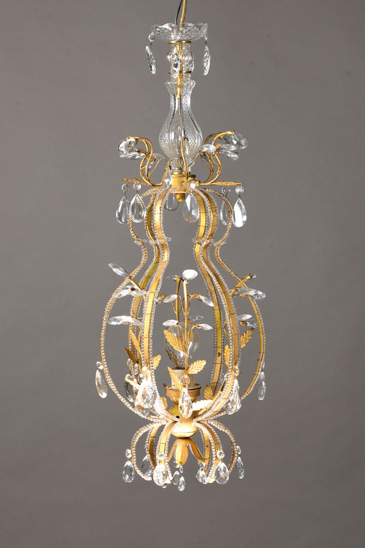 Deckenlampe, Böhmen, Mitte 20. Jh., eine Brennstellen, mit Glasgehänge und Glasbändern aus Perlen verziert, Metallfassung, Altersspuren, H. 80 cm, ...
