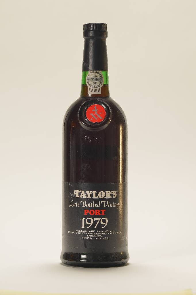 3 Flaschen 1979 Taylor's Late Bottled Vintage , Portwein, into neck, je ca. 70 cl, 1985 indie Flasche gefüllt, Import durch Epikur GmbH/Koblenz