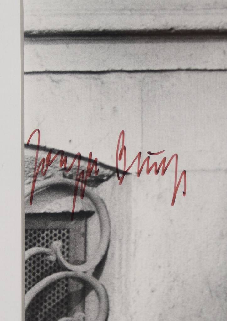 Detail a: Joseph Beuys, 1921-1986, Werner Krüger, geb. 1917, Fotografie von Joseph Beuys, Silbergelatineabzug, handsigniert von Beuys, rückseitig nummeriert ...