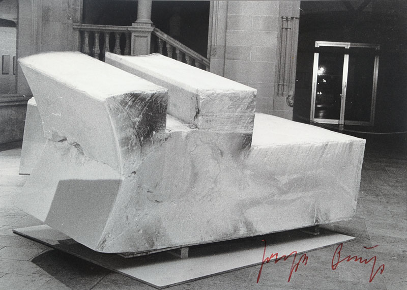 Joseph Beuys, 1921-1986, Werner Krüger, geb. 1917, Fotografie von Joseph Beuys, Silbergelatineabzug, handsigniert von Beuys, rückseitig nummeriert ...