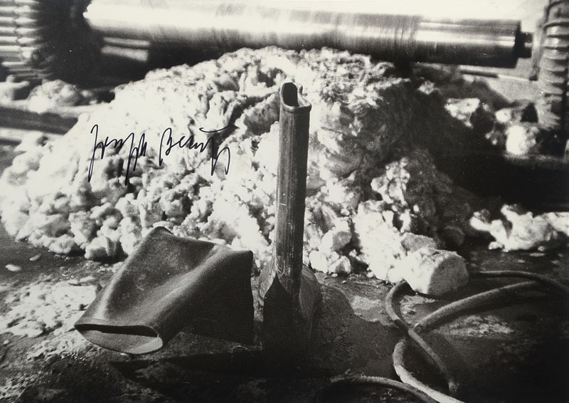 Joseph Beuys, 1921-1986, Werner Krüger, geb. 1917, Fotografie von Joseph Beuys, Silbergelatineabzug, handsigniert von Beuys, rückseitig nummeriert ...